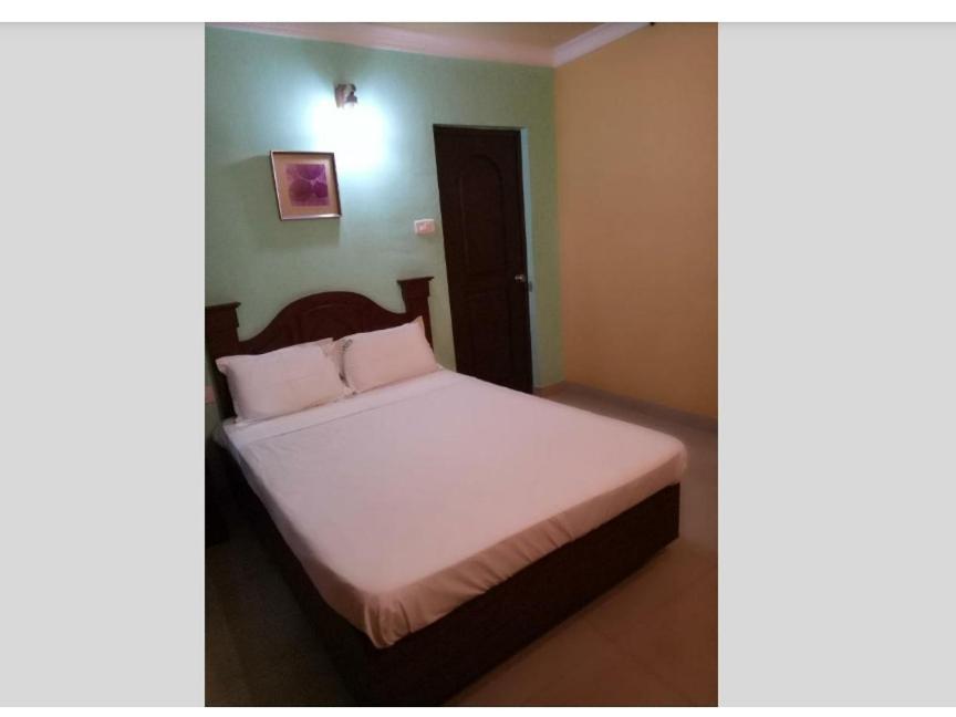Hotel Priya Chengannur Exterior photo