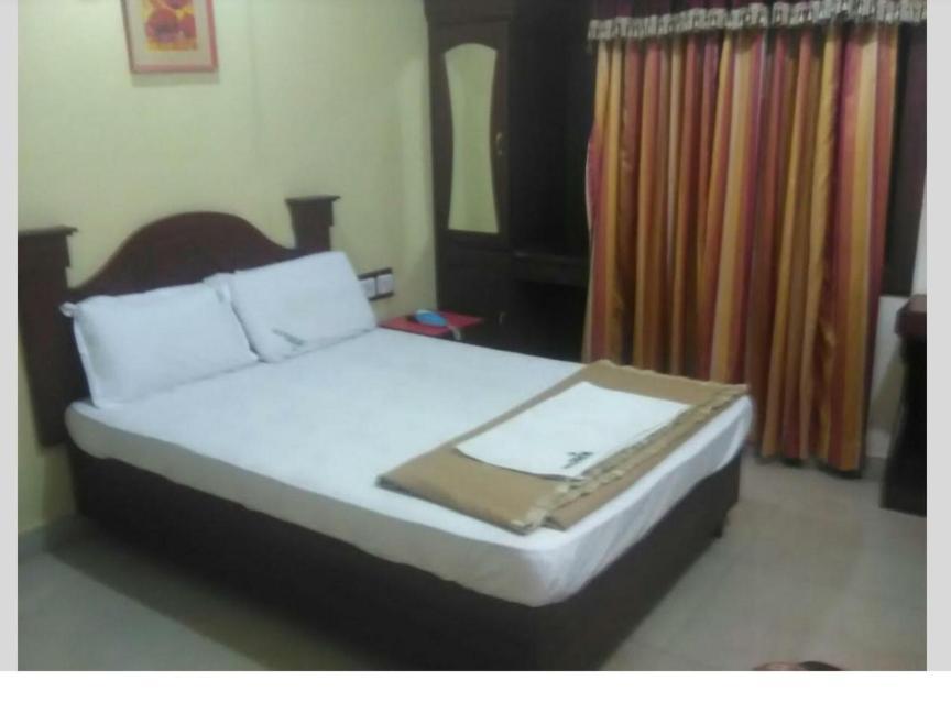 Hotel Priya Chengannur Room photo