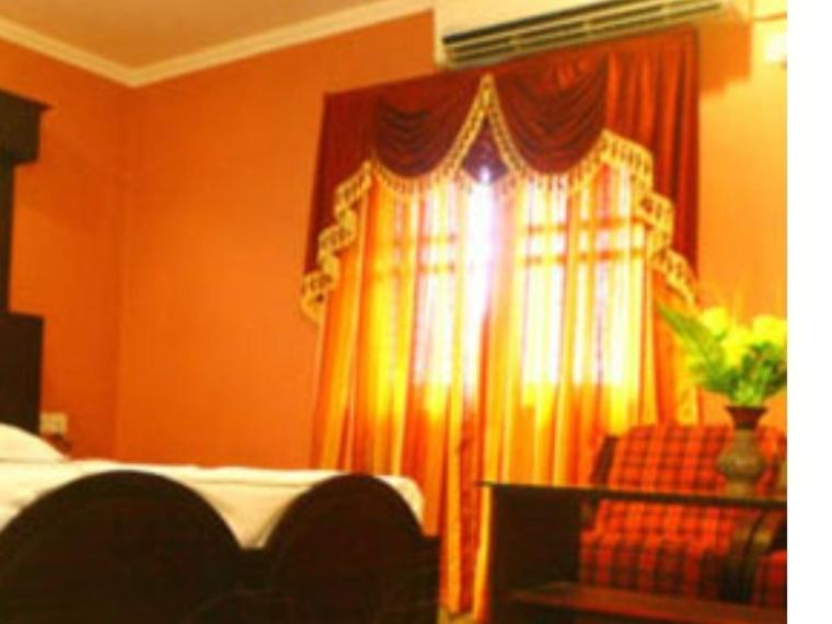 Hotel Priya Chengannur Room photo