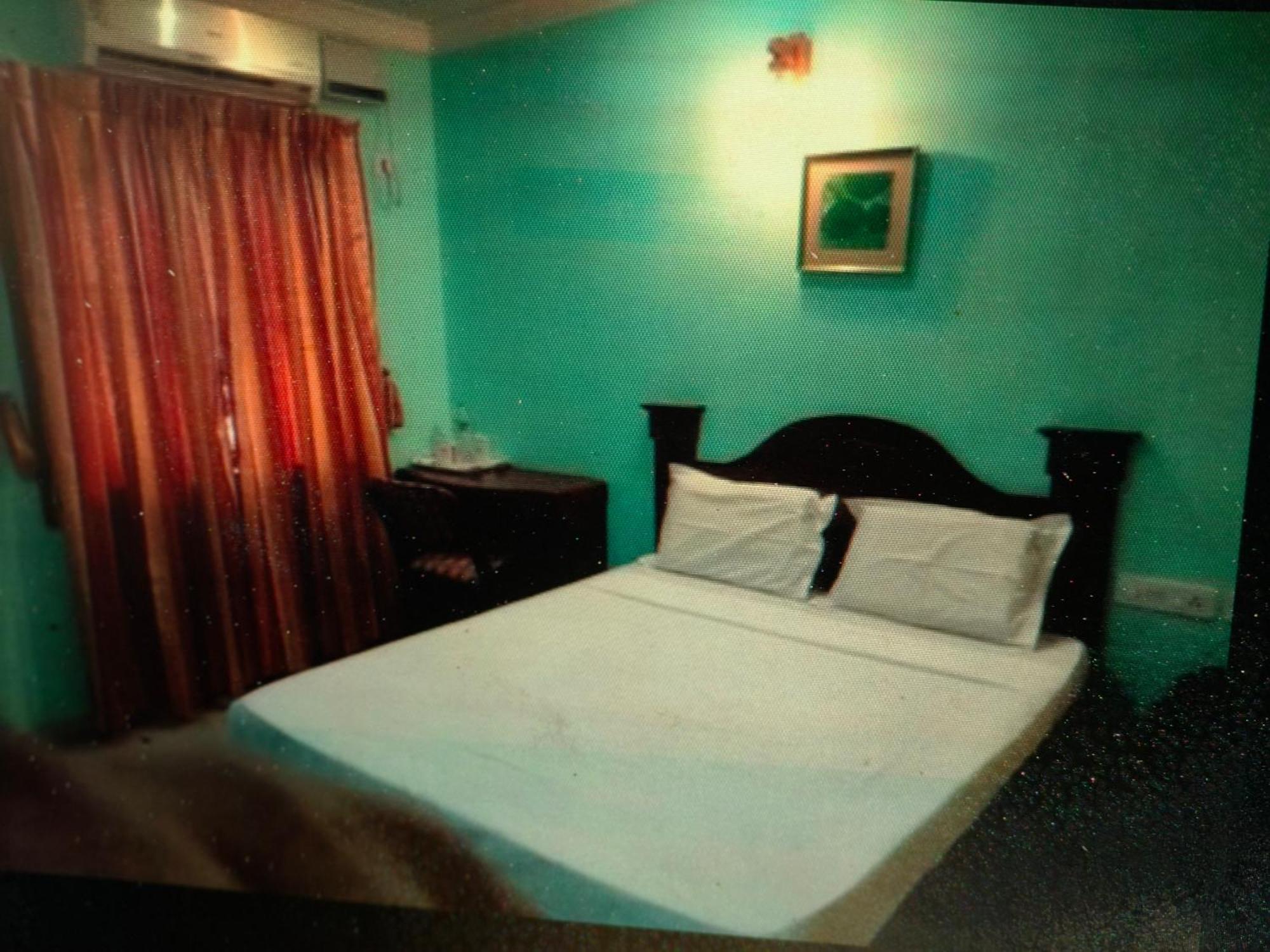 Hotel Priya Chengannur Exterior photo
